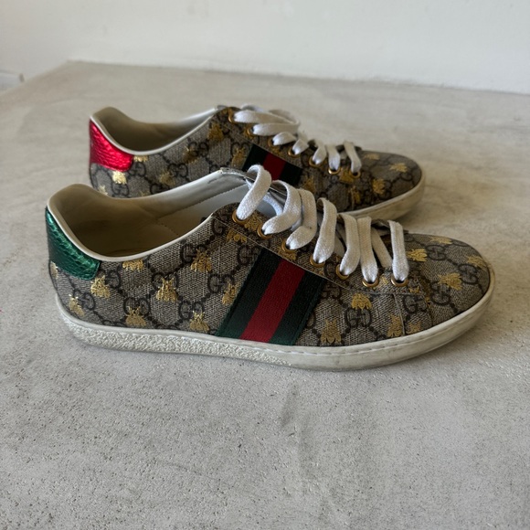 Authentic Gucci Ace GG Supreme ‘Bees’ Sneaker - Picture 2 of 9